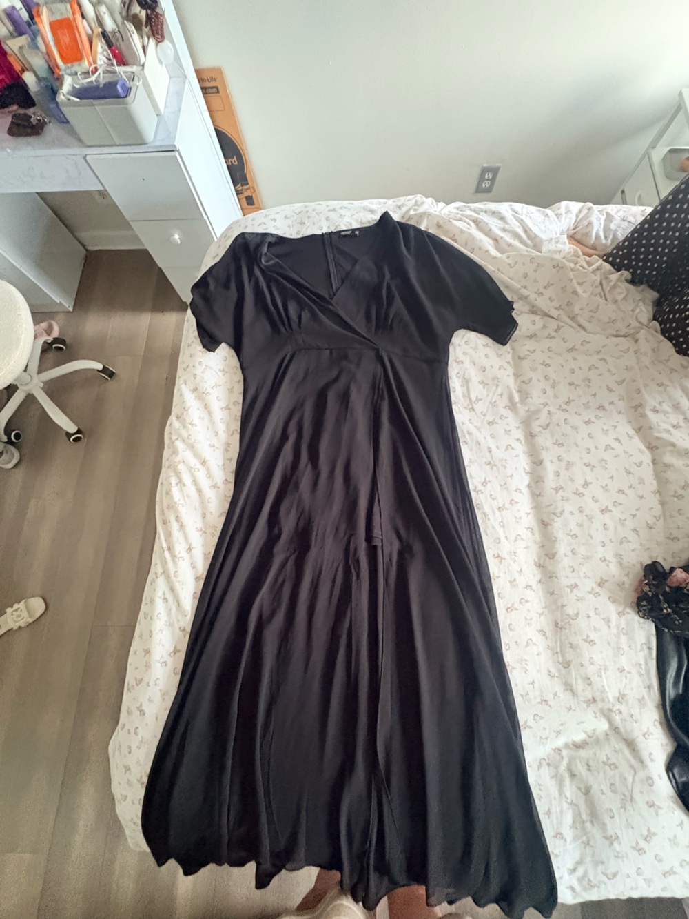 SHEIN Black V-Neck Maxi Dress with Short Sleeves